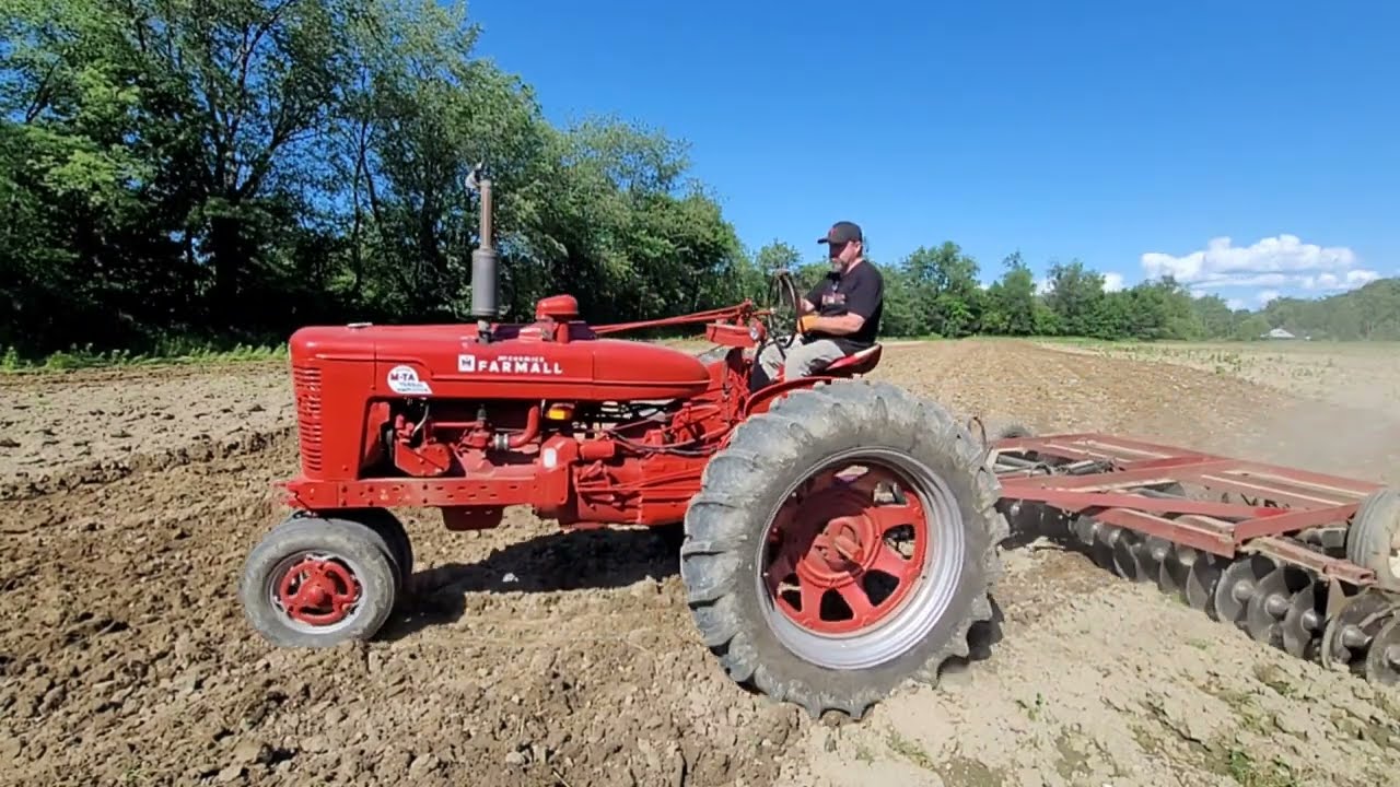 Farmall Super M-TA on Father's Day | Power Discing
