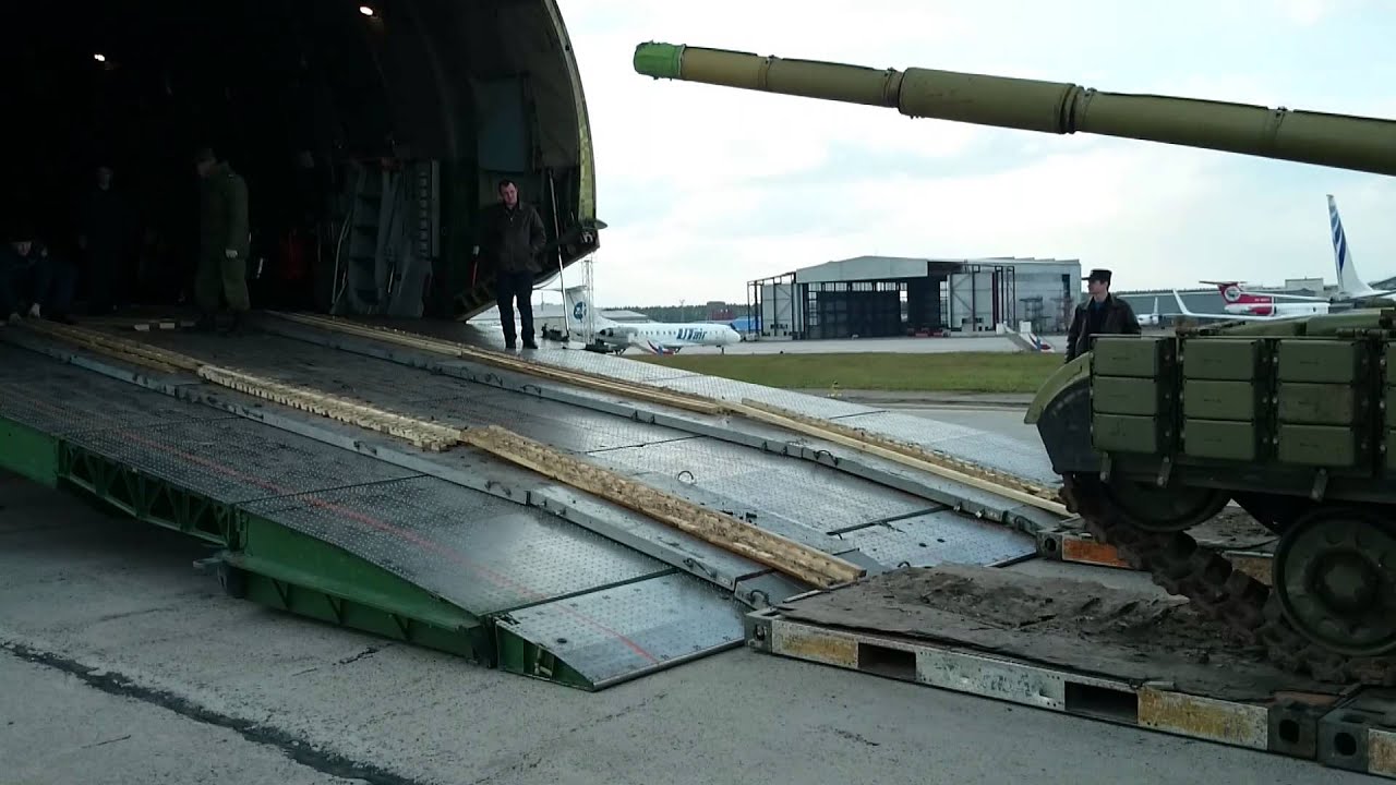 Красноярск Погрузка танка в самолет Ан 124 100 Отправка в Таганрог  31 05 2014г  0064