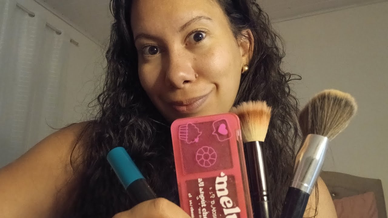 Meu primeiro ASMR te maquiando - Caseirinho