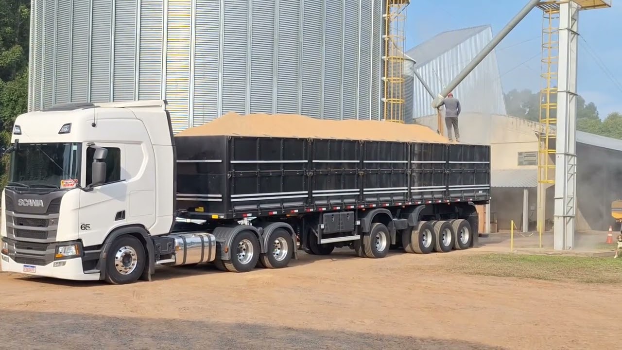 SCANIA 4° EIXO NO CARREGAMENTO