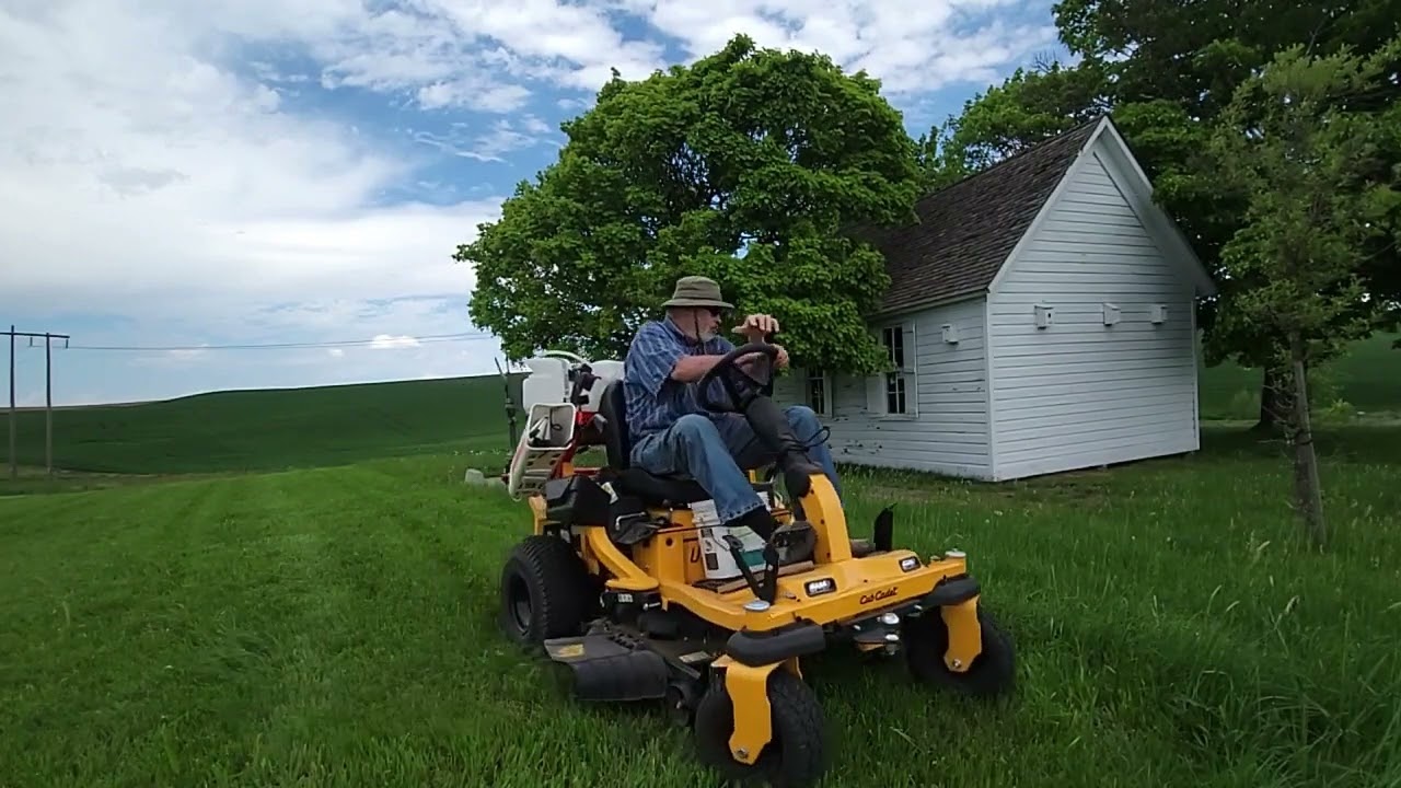 Cub Cadet ZTS1 mows tall grass.