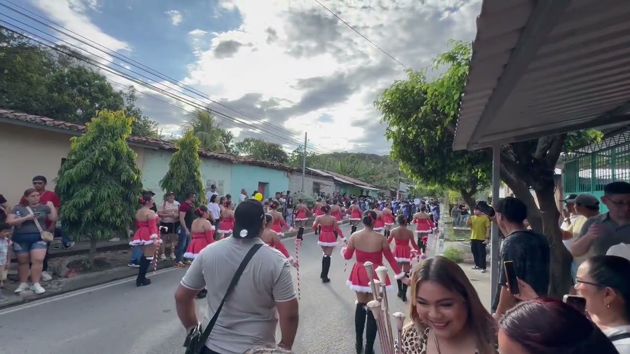 Cachiporras y Banda El paraiso Maching https://www.facebook.com/share/19FCNbeoyZ/?mibextid=wwXIfr