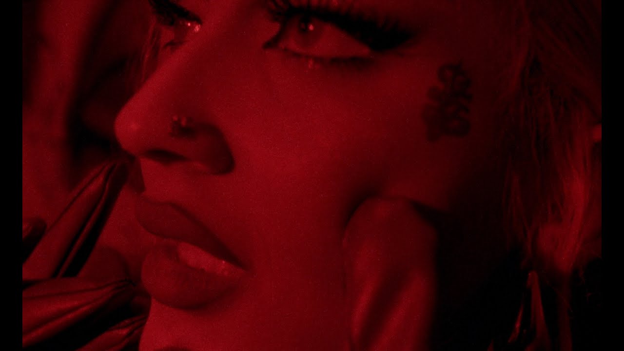 RAISSA - Triste (Pensas Em Mim)