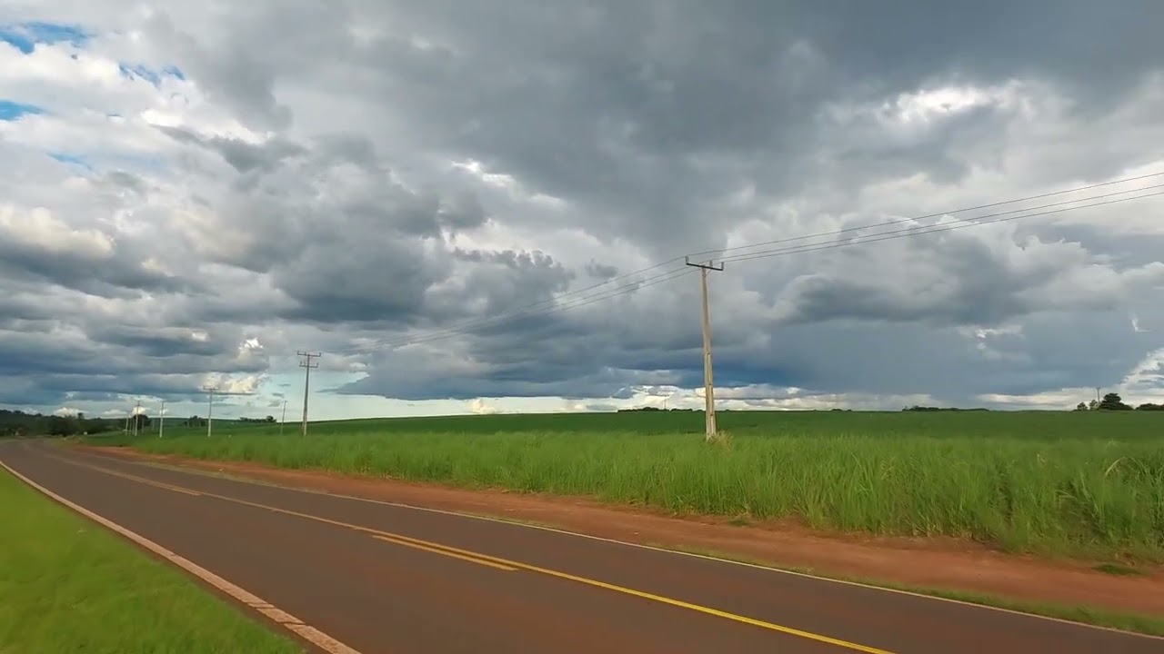 Antes da tempestade de pó.  Rondon Paraná. 