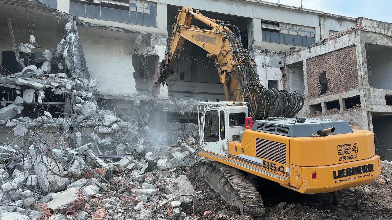 Liebherr 954 With Hydraulic Breaker - Demolition Of Industrial Buildings - Sotiriadis/Labrianidis-4k