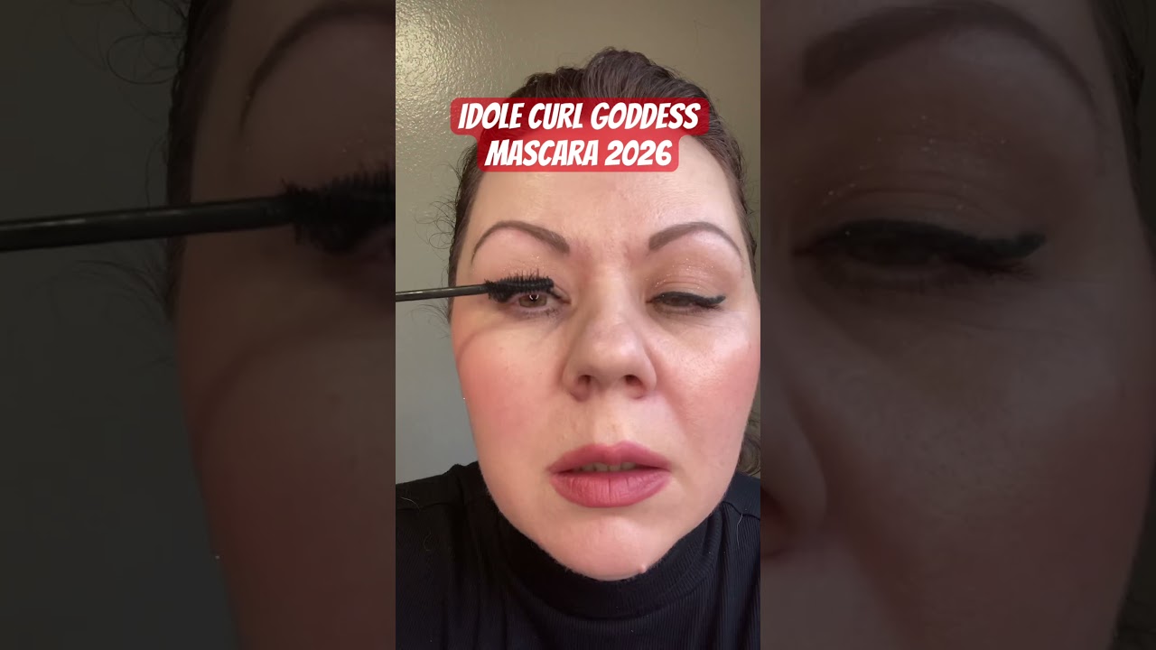 Idole Curl Goddess Mascara. Curls and Volumizies