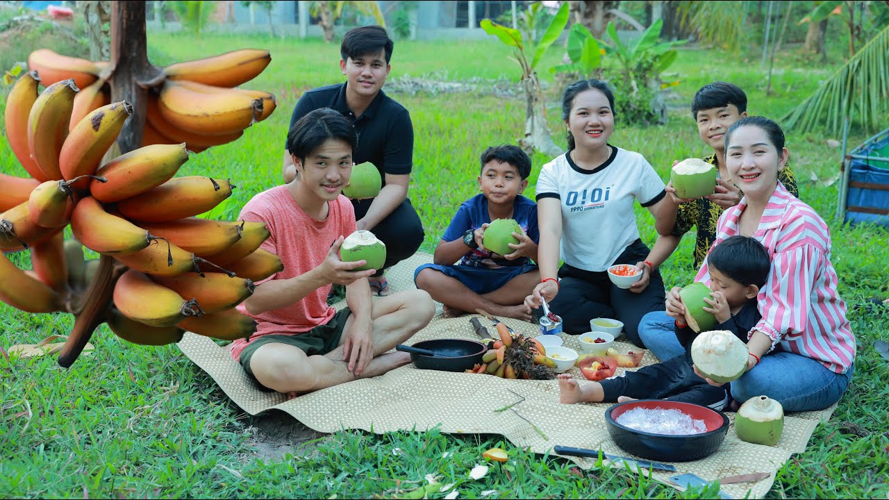 Happy Eating Golden Banana! Drink coconut eating banana dessert with my son and relative
