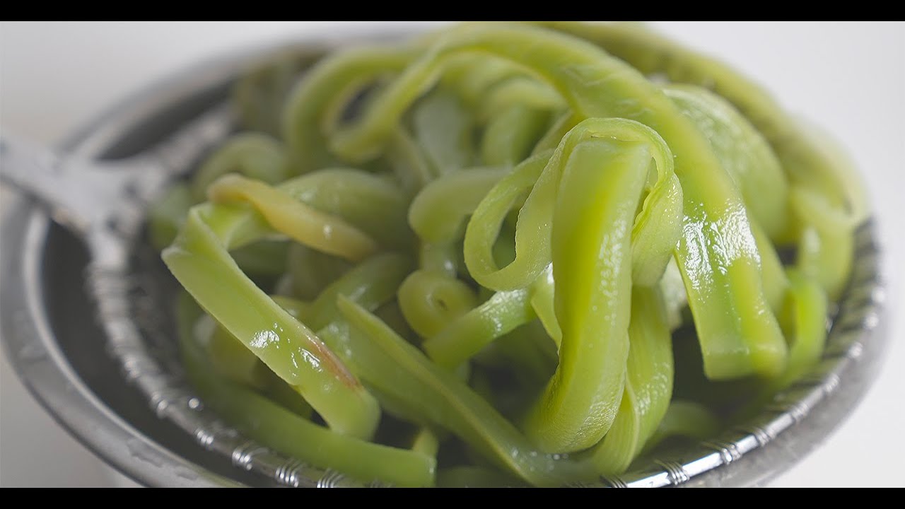 궁채무침을 맛있게 무치는 비법 입니다. 오도독 거리는 이 식감 어쩔...