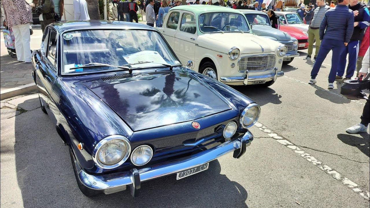 Tanti curiosi e appassionati per l'esposizioni di moto e auto d'epoca a Vasto Marina
