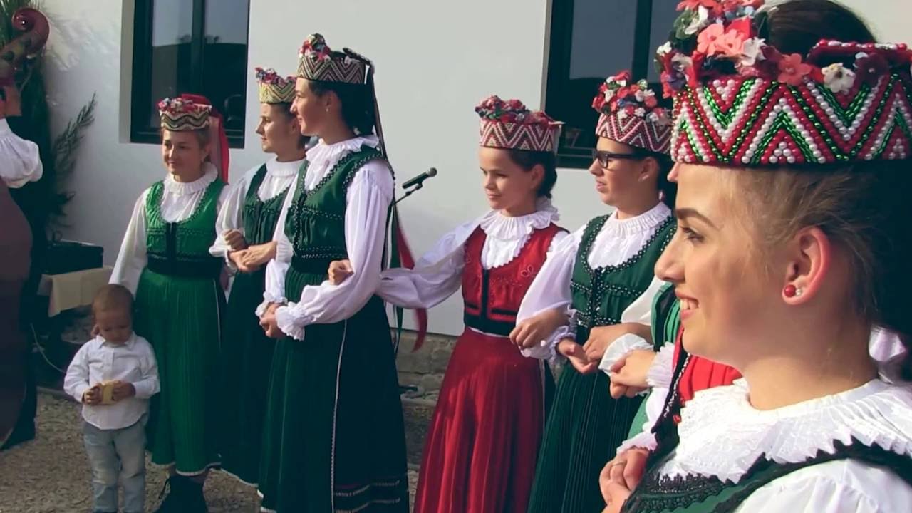 Folk-flashmob a Magyarlapádi Szórványkollégium új épületének átadásán