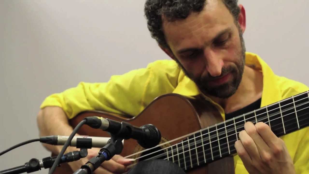 Violão Ibérico: Marcello Gonçalves toca Correnteza, de Tom e Bonfá, após lançamento do livro
