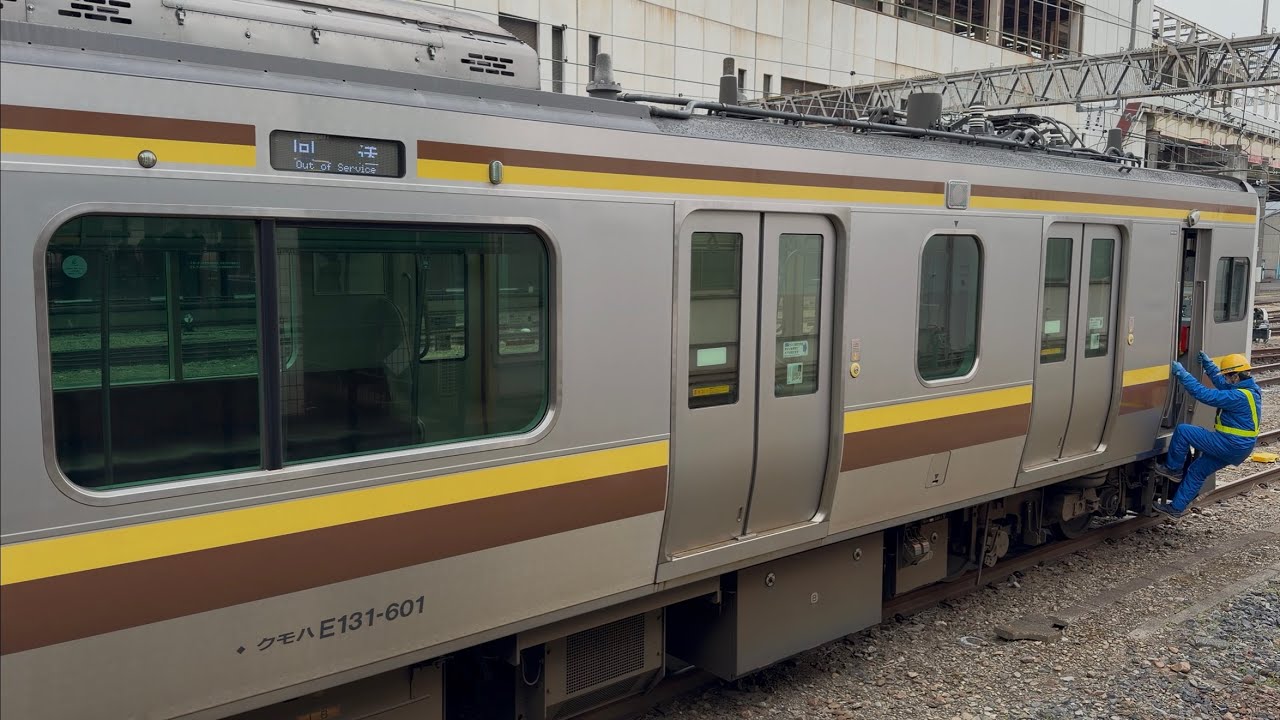 【4K高画質】【E131系TN1編成３両  OM入場回送（C保全）】E131系600番台ﾔﾏTN1編成（トップナンバー）が警笛鳴らし大宮駅13番線を発車するシーン（回8633M）2026.3.13