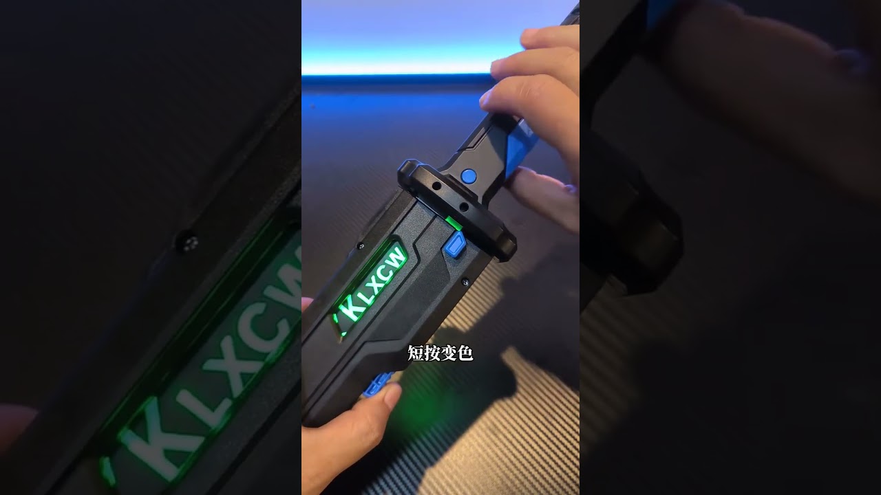 賽博火花光劍使用教程 能噴出火花的流光劍，作為國慶禮物送孩子，哪個男生不喜歡？ #火花光劍 #男孩子的快樂 #國慶禮物