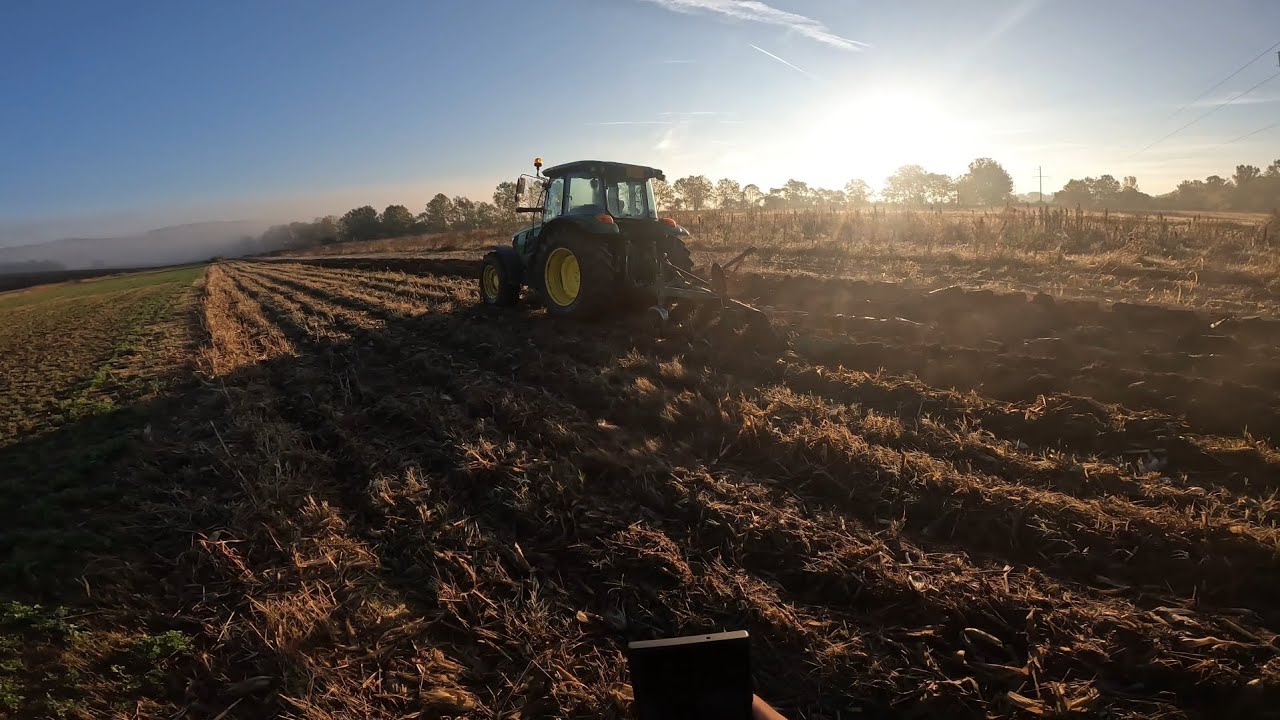 Tractor-vlog-John Deere 5100M-Plug-PP4-30 de Mat Craiova-La arat pentru grâul din anul 2025-2026 ep1