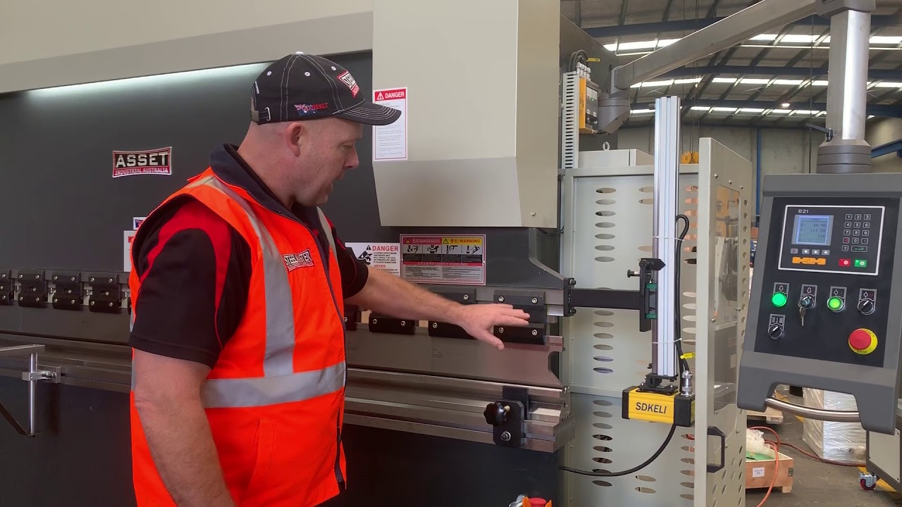 ASSET INDUSTRIAL PB135-3200NC2. Hydraulic Pressbrake. 3200mm x 135Ton. 2 Axis NC Estun E21 Control