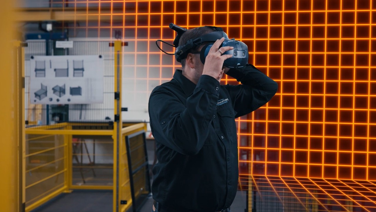 Roboterzelle / Palettierrober für Kartons inklusive Leerpalettenhandling mit VR geplant