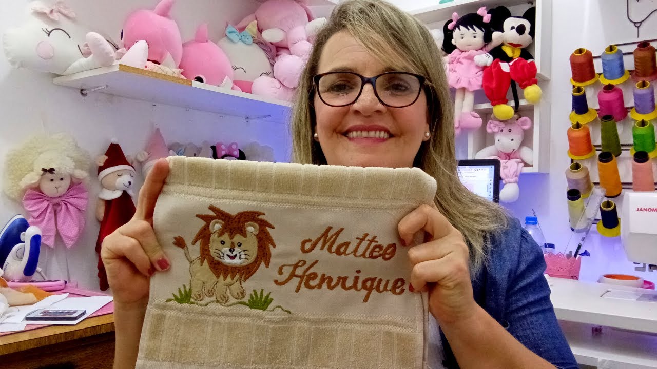 TOALHA  DE BOCA LEÃO (BORDADA)EM MAQUINA DE COSTURA