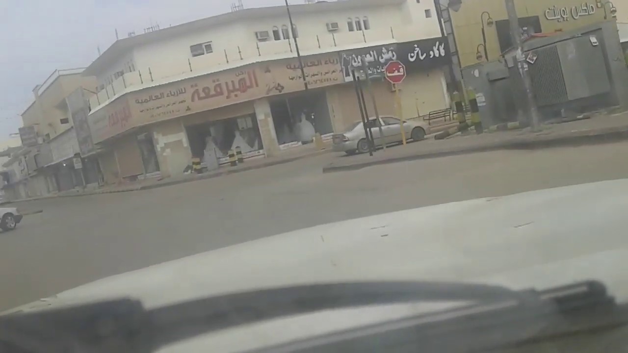 الطريق الى حى المطر بمدينة سكاكا بالسعودية