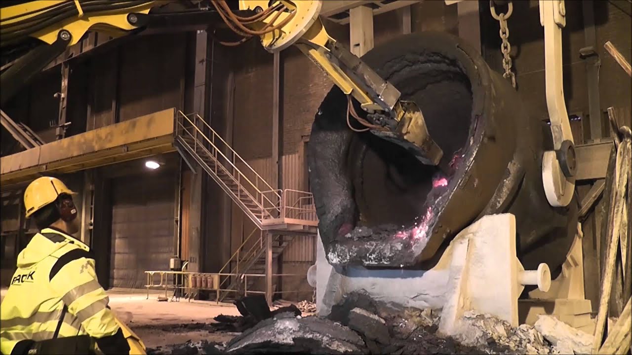 Brokk 800 Cleans a Ladle Mouth