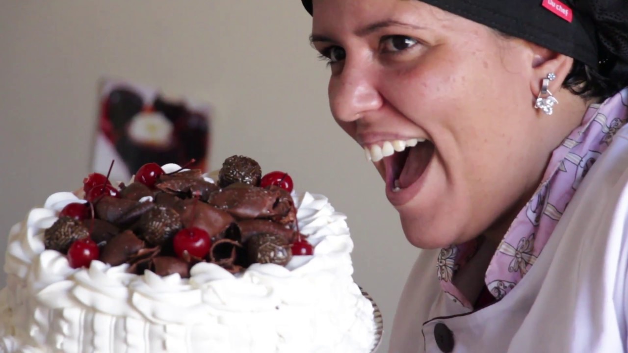Ela aprendeu pela internet a fazer doces e hoje tem a própria empresa /// Conte sua História
