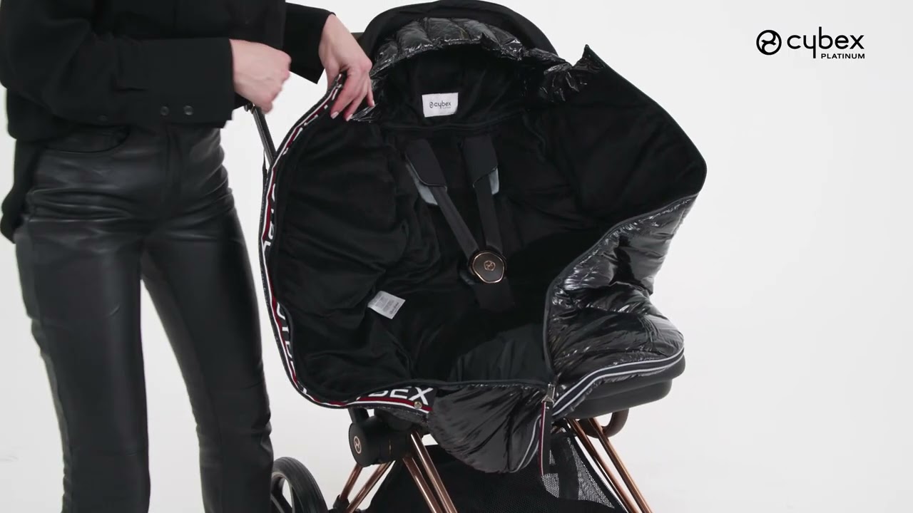 How to Attach the Platinum Winter Footmuff I PRIAM Stroller Accessories I CYBEX