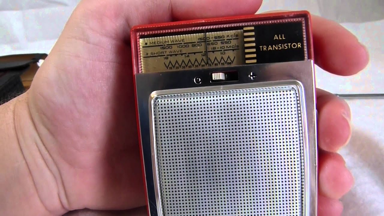 Philips L0X25T/00L AM-SW transistor radio circa early 1960's
