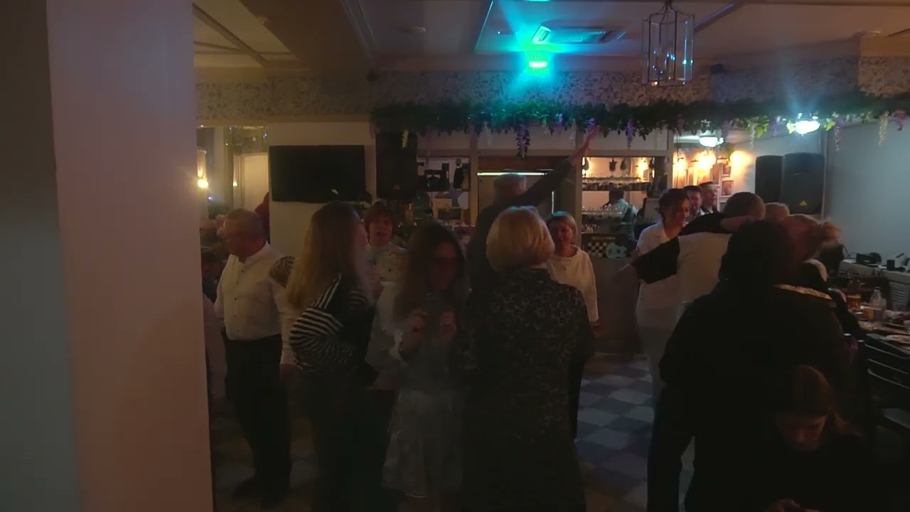 7000 (Валерий Сюткин в исп. AmperSound) в кафе 