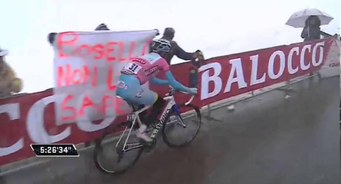 Giro d'Italia, Vincenzo NIBALI eroe, nella tempesta di neve, sulle Tre Cime di Lavaredo.