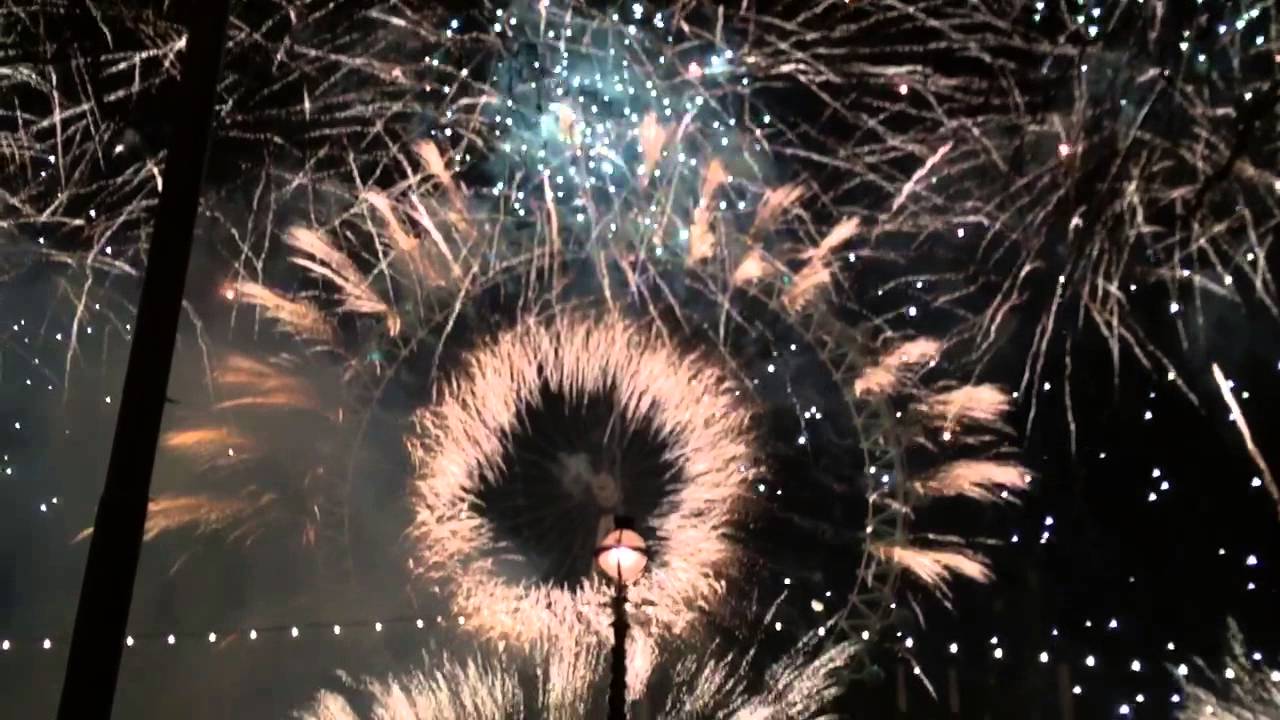 London Fireworks - New Year's Eve 2015 and Auld Lang Syne Singing full video