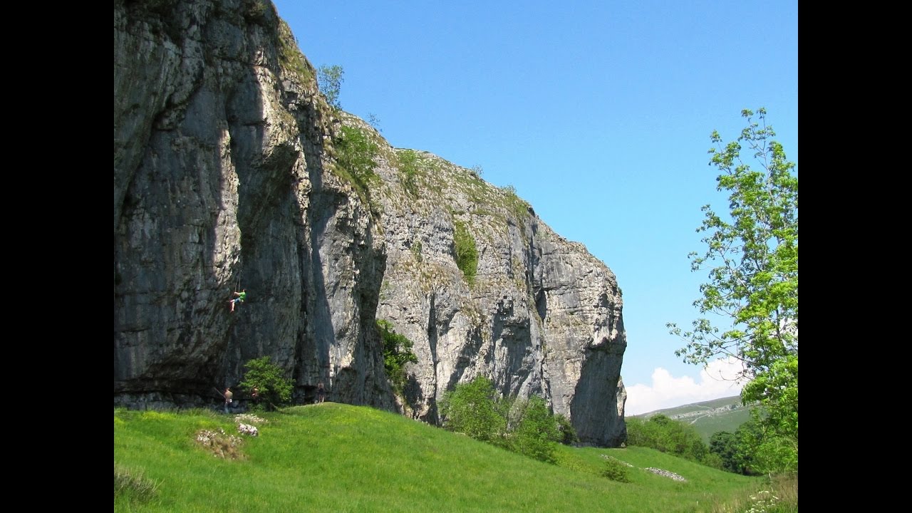 Yorkshire Dales Country Walk   Kilnsey Crag to Green Haw Hill round