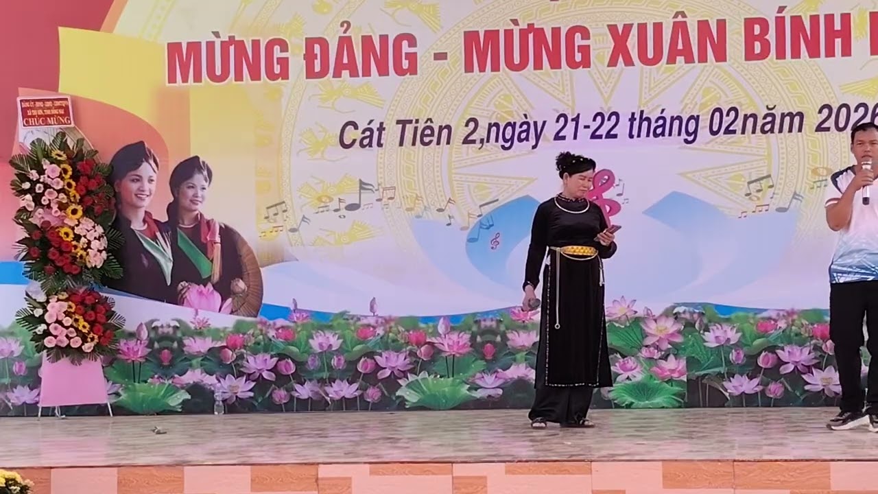 Cặp đôi hát vui nhất lễ hội
