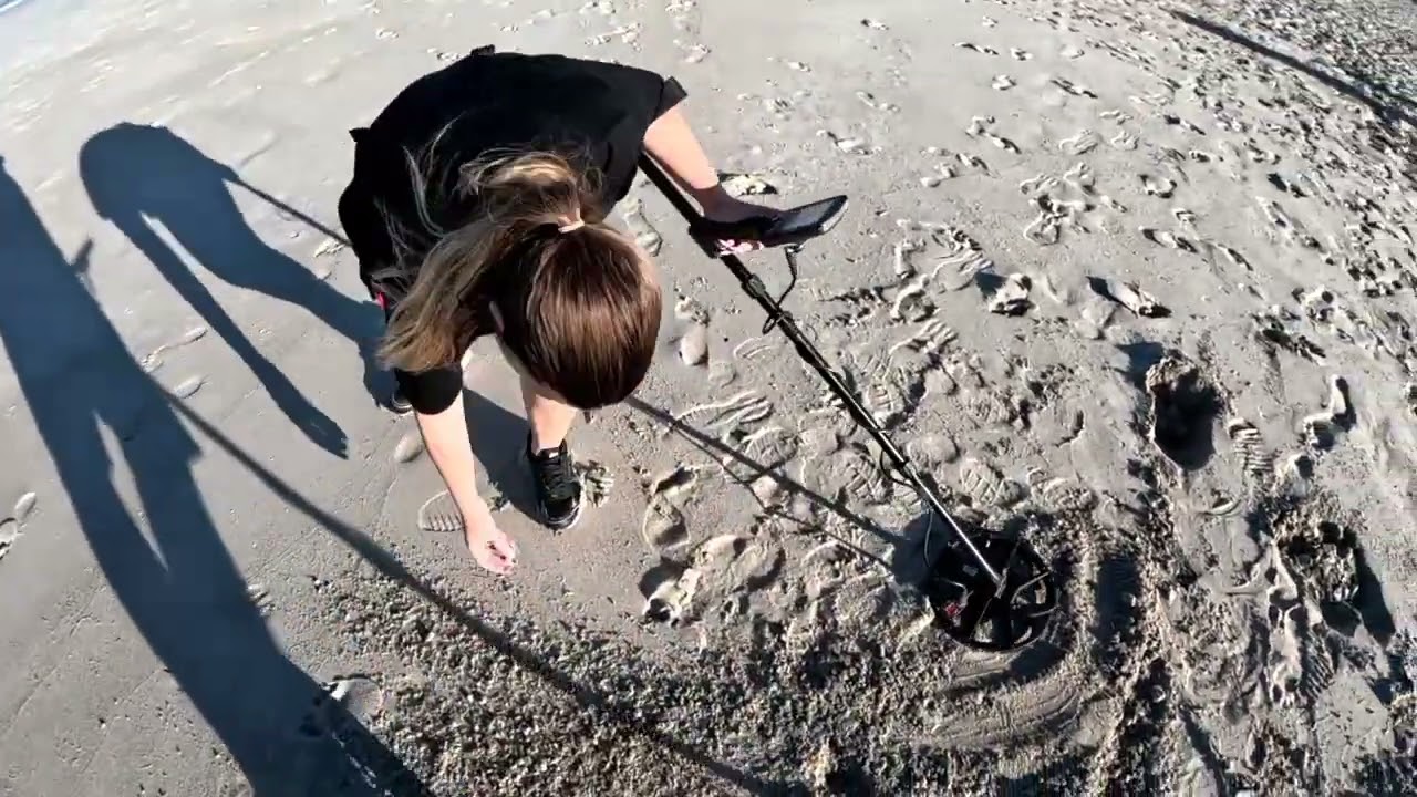 Beach metal detecting with a crazy Aussie (dad)
