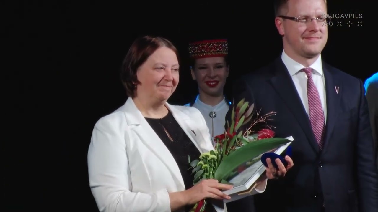 Daugavpilī nosvinēti Valsts svētki un pasniegti pašvaldības apbalvojumi