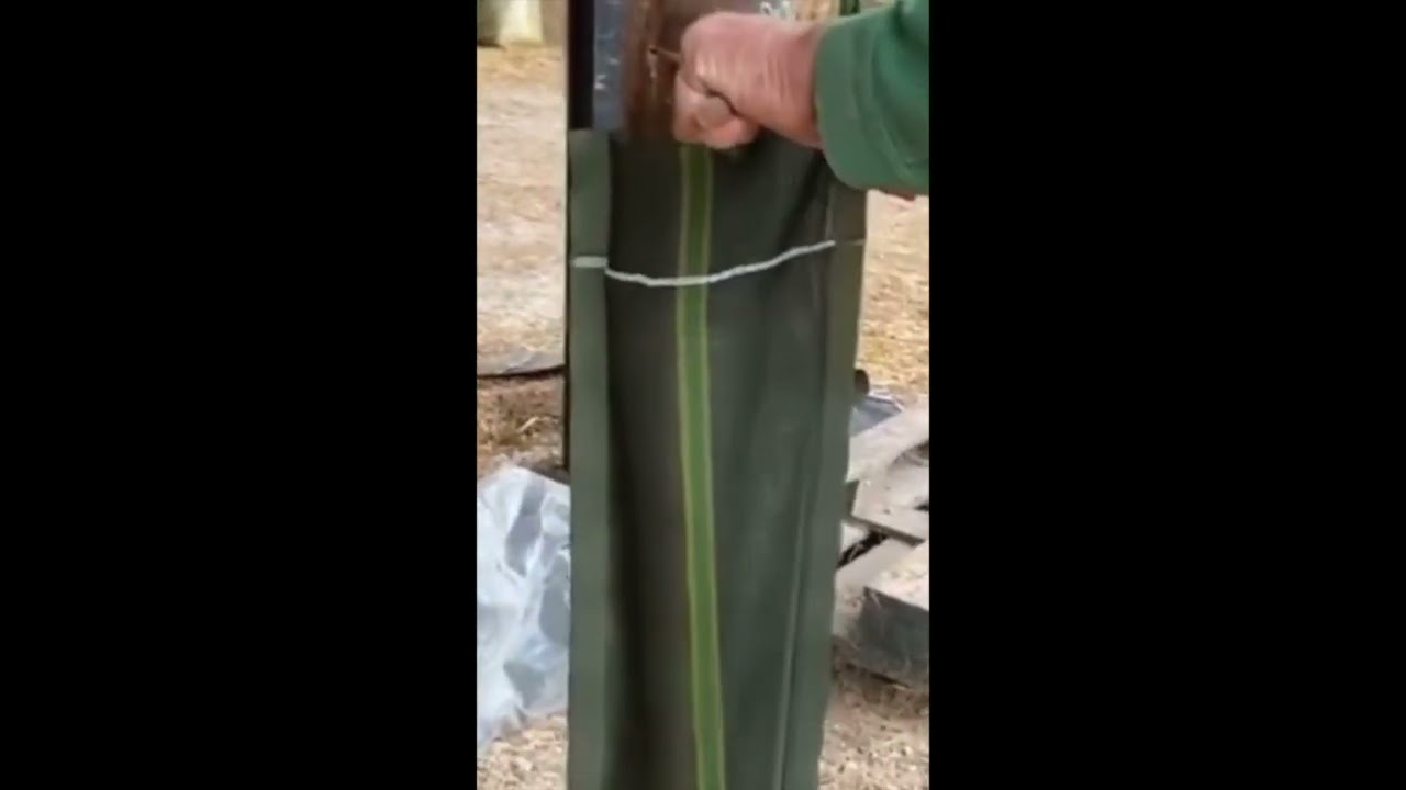 Remplissage boudins ensilage entonnoir