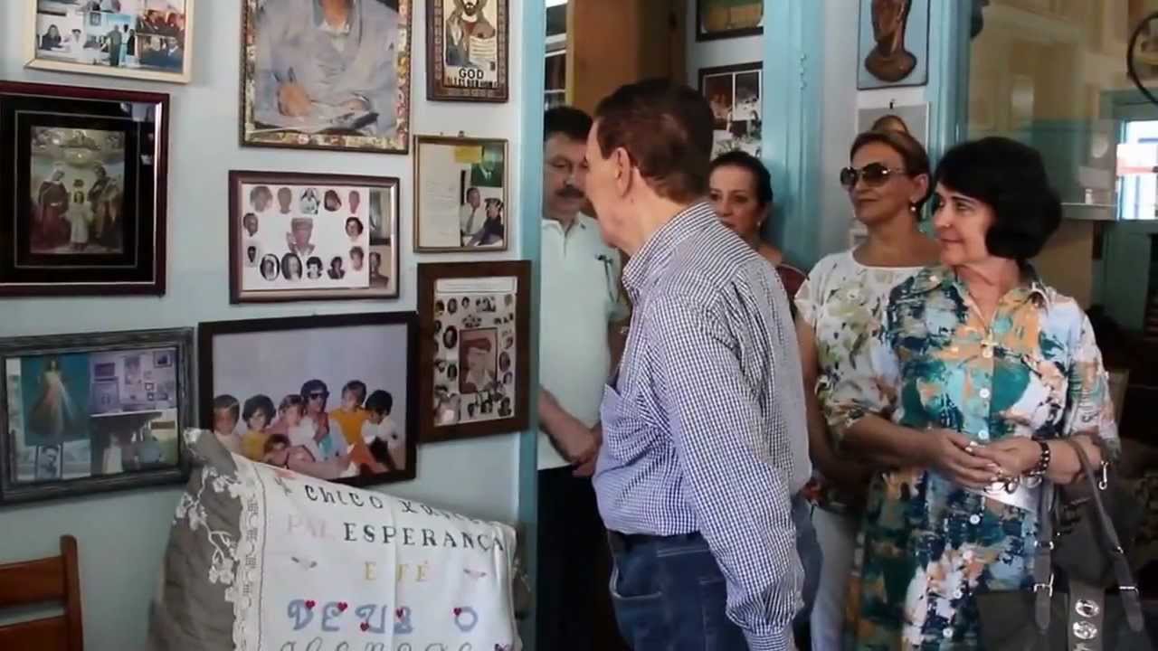 DIVALDO FRANCO VISITA A CASA DE CHICO XAVIER EM UBERABA