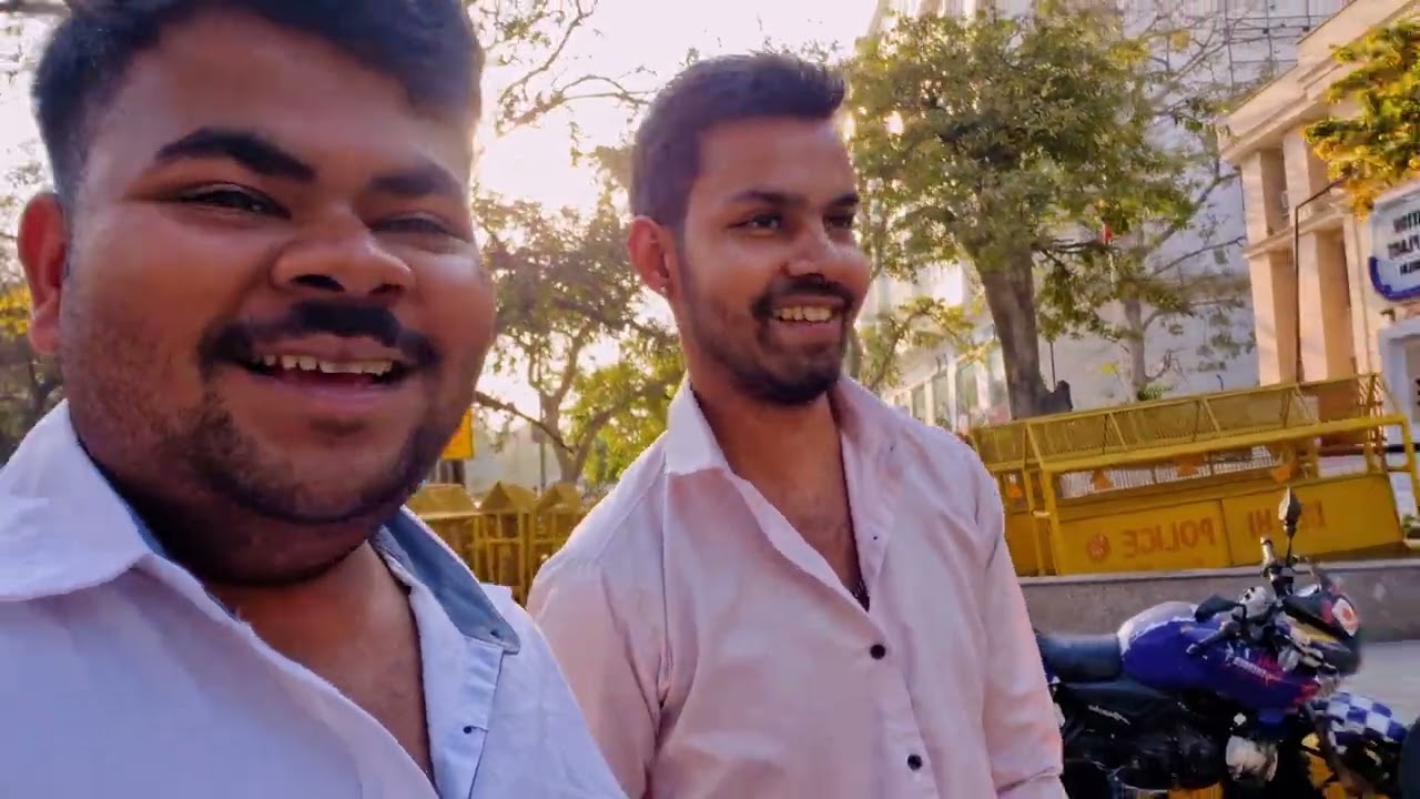 Hanuman mandir gaye 😎😍Gym me legs day 💪#trending #vlog #hanumanmandir #viral #fullmojmasti #legsday