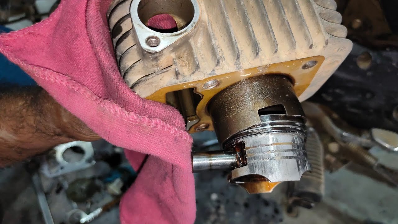 Hero Honda Splendor White Smoke Problem Repair ( Part - 2 )