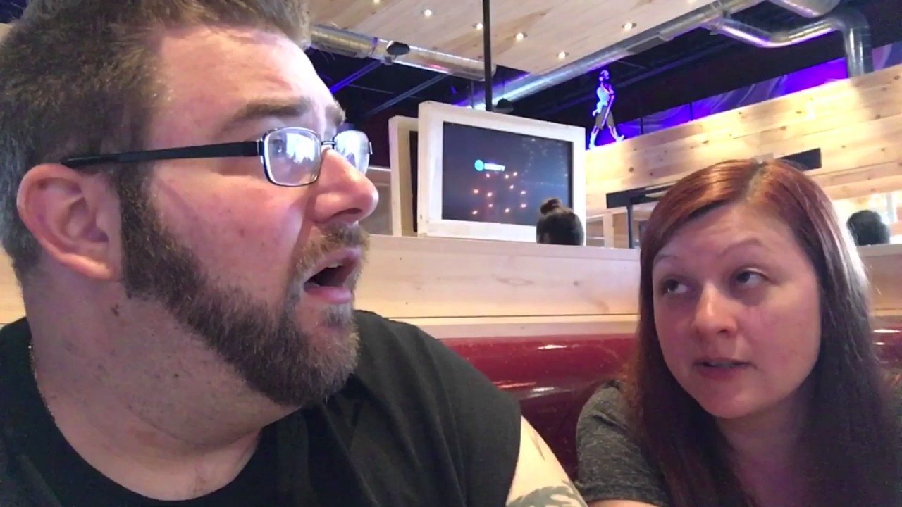 VEGAN PIZZA FREAKOUT IN PUBLIC! GRIM STOMPS OUT OF RESTAURANT!