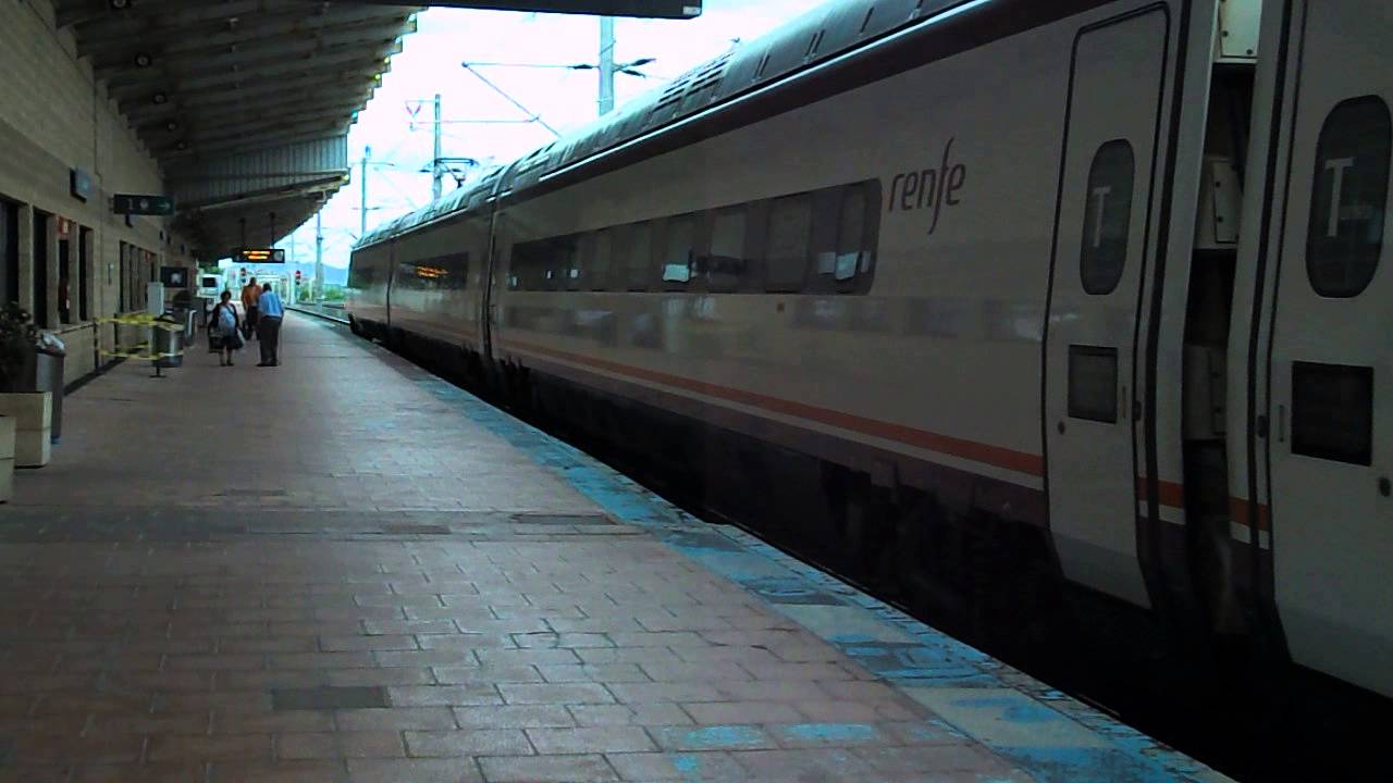 Renfe Avant - 104.014 saliendo de Ciudad Real