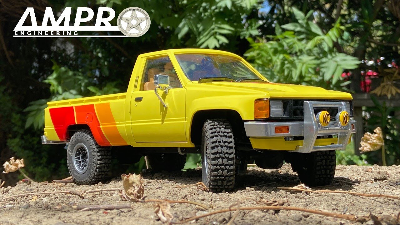 e349: FMS Hilux Build Part 2! Drivers, Bullbar and Rear Bumper!