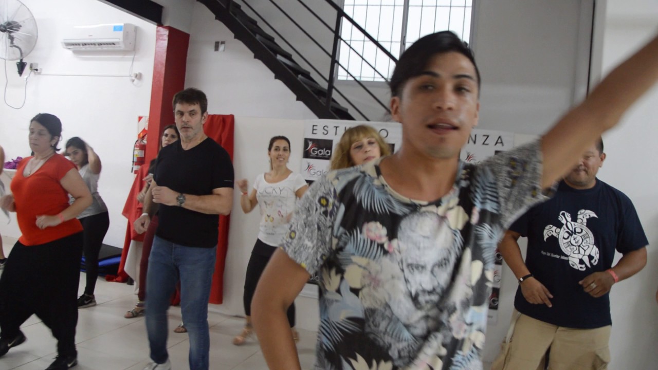 Clases de Bachata con Axel Antezana y su equipo en la Cultural Cubana sede Olivos