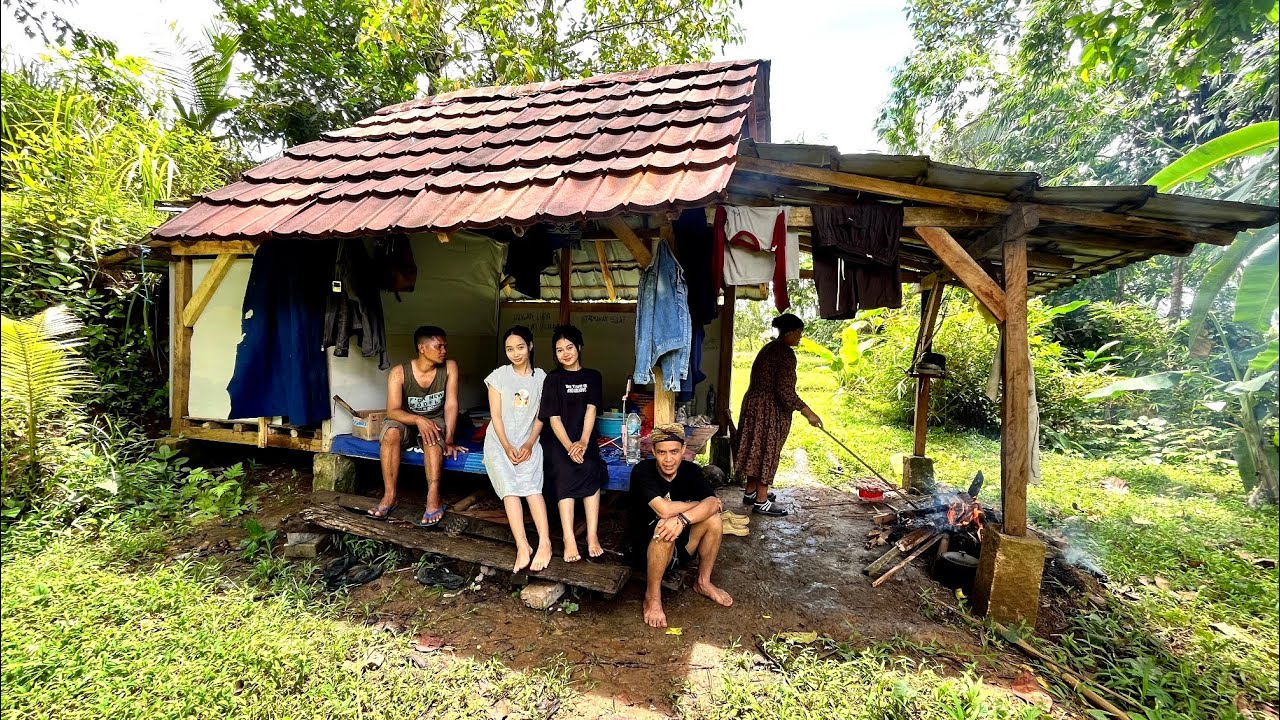 Enaknya Keterlaluan Banget! Makan Bersama Di Saung Sawah Bareng Gadis Desa