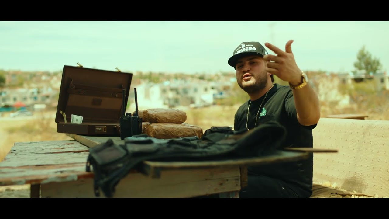 SUENAN LOS RADIOS (VIDEO OFICIAL) - Yahir BN