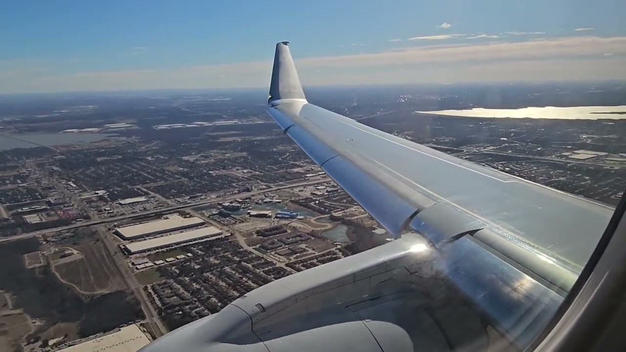 American Eagle Embraer 175 approach Dallas Fort Worth with cross wind 
