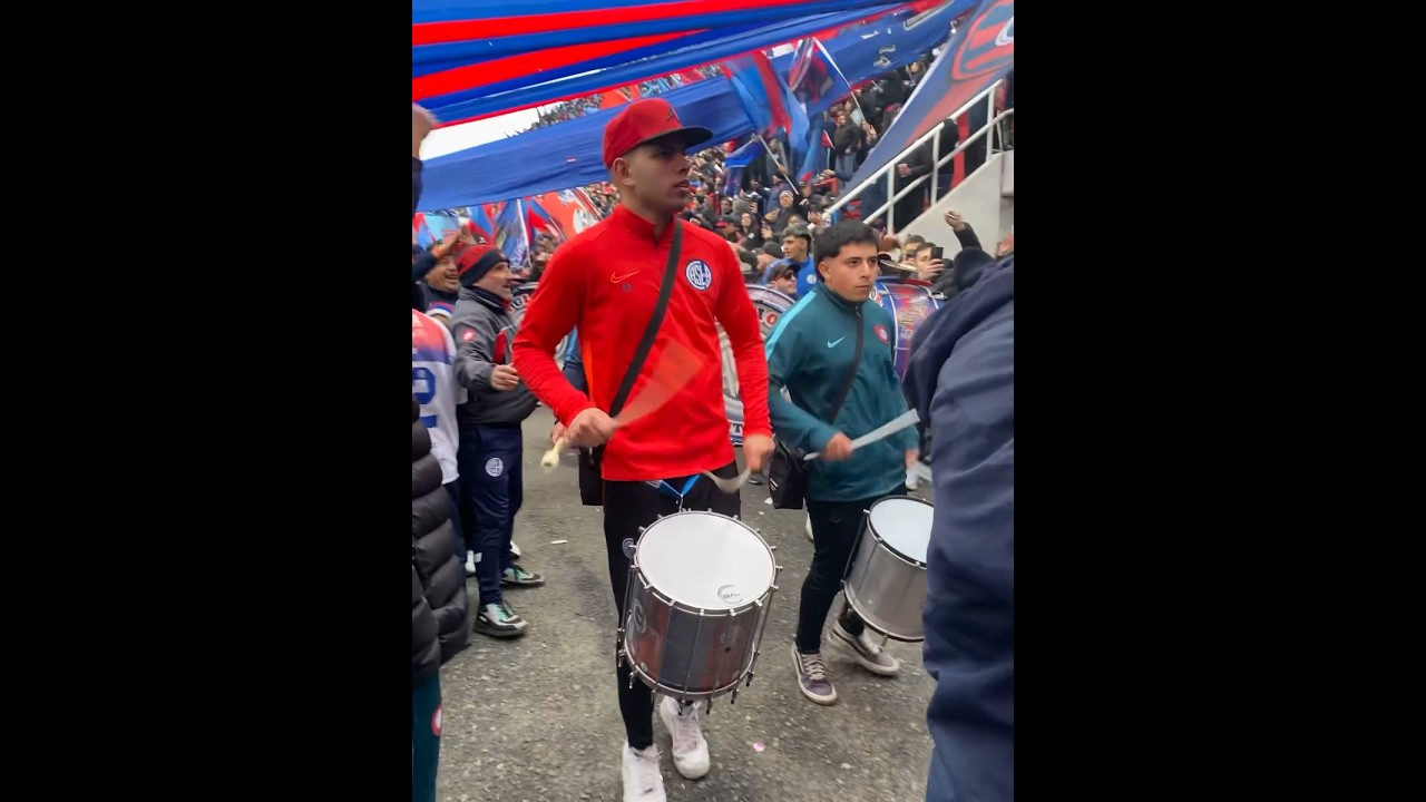 Escucha ese repique pap&aacute; 🧏🏽&zwj;♂️🥁🔵🔴