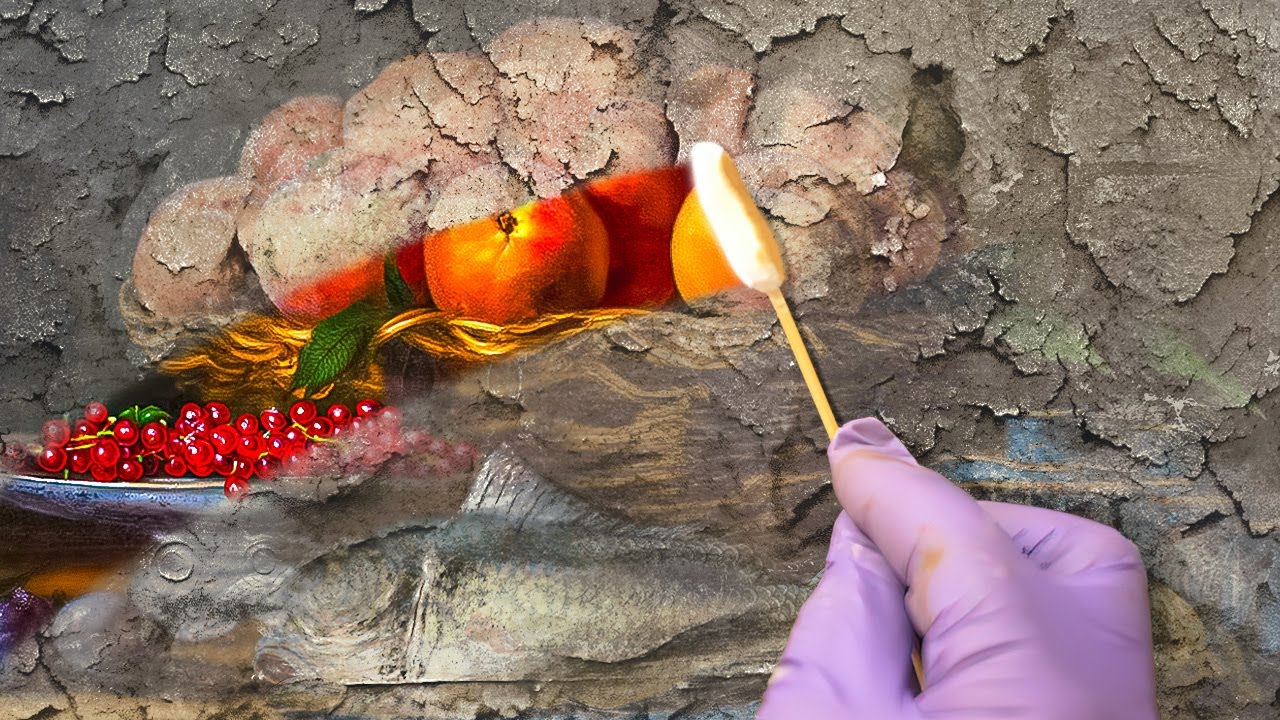 Как профессионалы восстанавливают поврежденную старую картину маслом