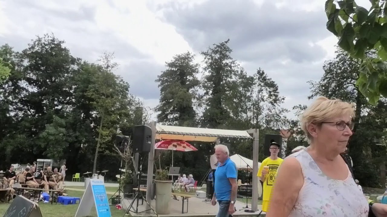 Weinbergfest in Burg Krönung der 1. Weinkönigin