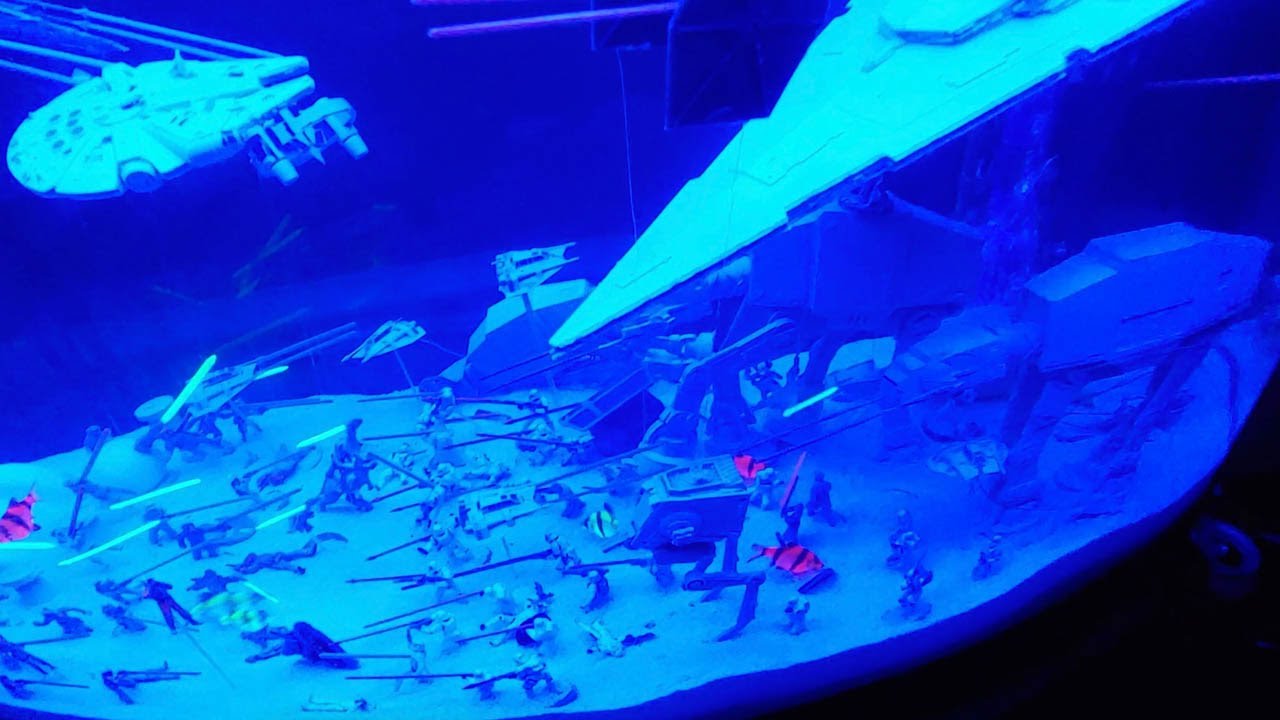 Man Creates Underwater Star Wars Scene In Fish Tank