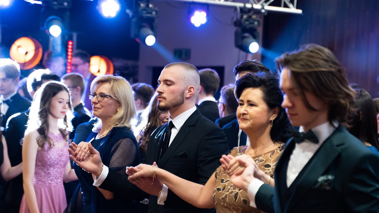 STUDNIÓWKA 2022 POLONEZ  I Liceum Ogólnokształcące im. Króla Kazimierza Wielkiego w Olkuszu