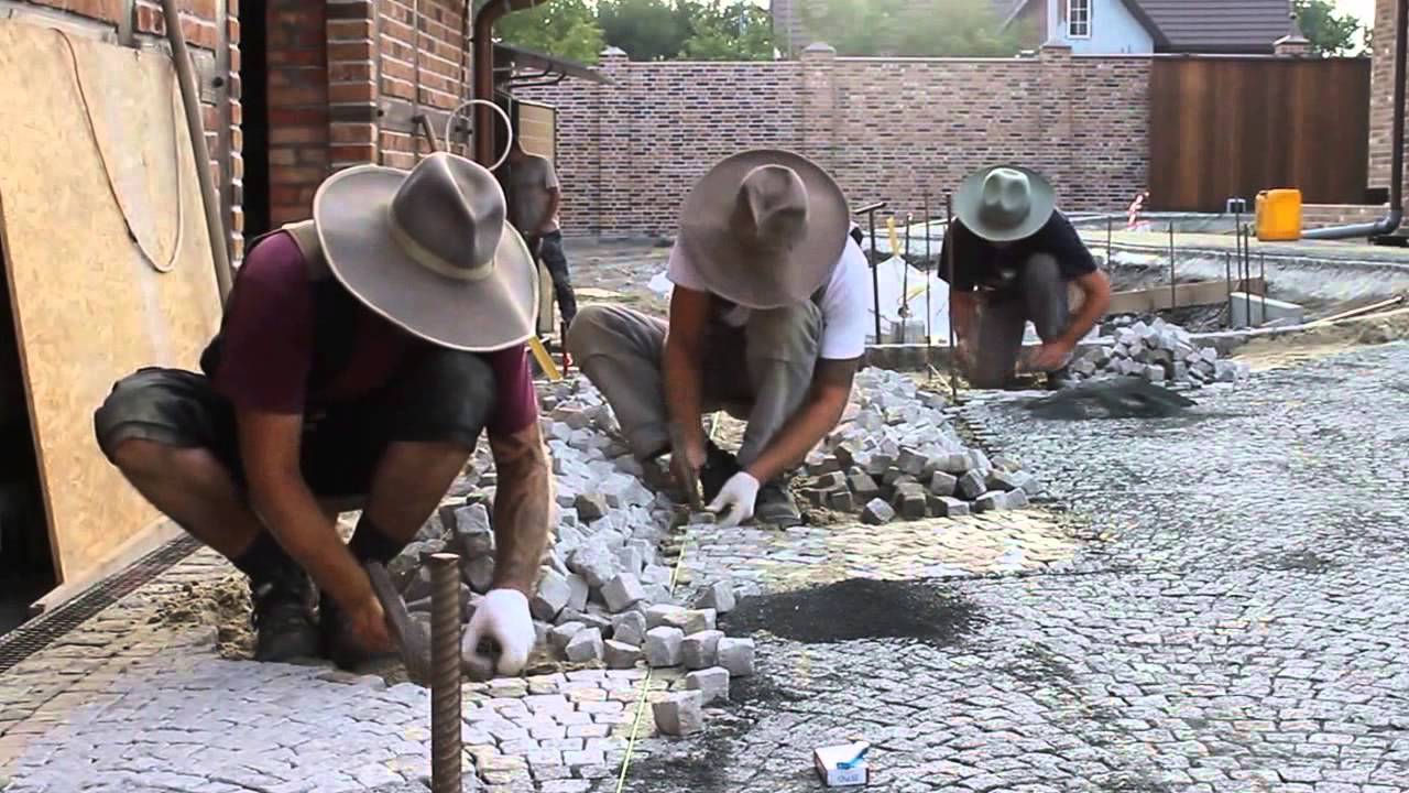 Versetzen von Granit-Mosaik-Pflaster durch Steinkunst Sikorski + Steinkunst Schwaben
